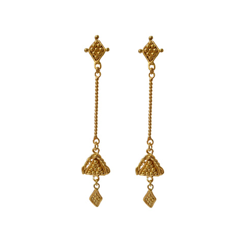 Golden romanesque earrings in gold. Displayed on a white background